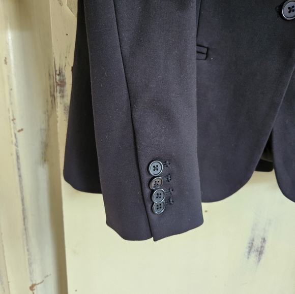 Harve Benard - Picture 4 of 7